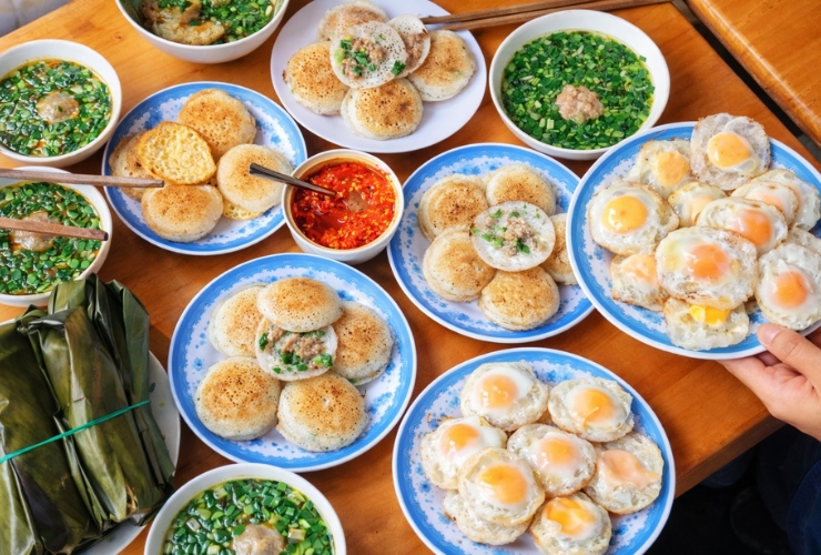 Thưởng thức bánh căn, đặc sản không thể bỏ qua ở Đà Lạt