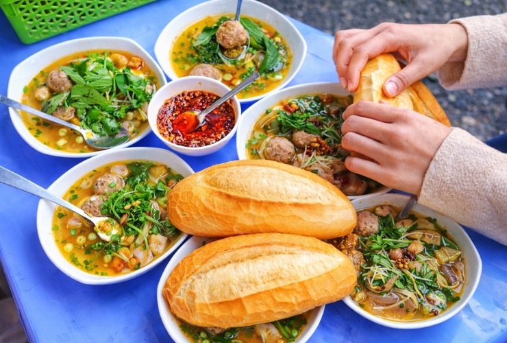 Bánh mì xíu mại Đà Lạt, món ăn ấm bụng trong những buổi sáng se lạnh