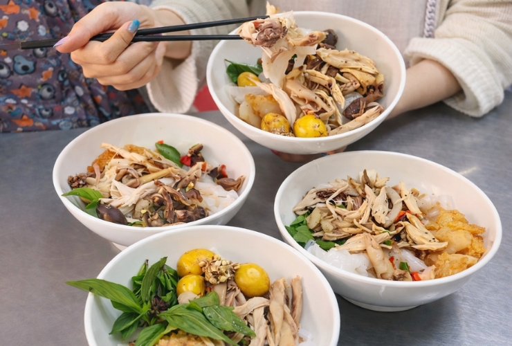 Khám phá trọn vẹn hương vị bánh ướt lòng gà Đà Lạt