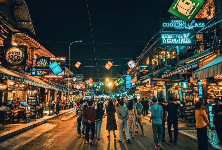 Khám phá nhịp sống về đêm đầy năng lượng tại Pub Street