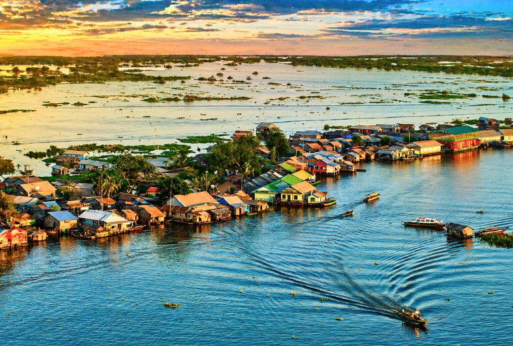 Khung cảnh đời sống yên bình giữa lòng hồ Tonlé Sap