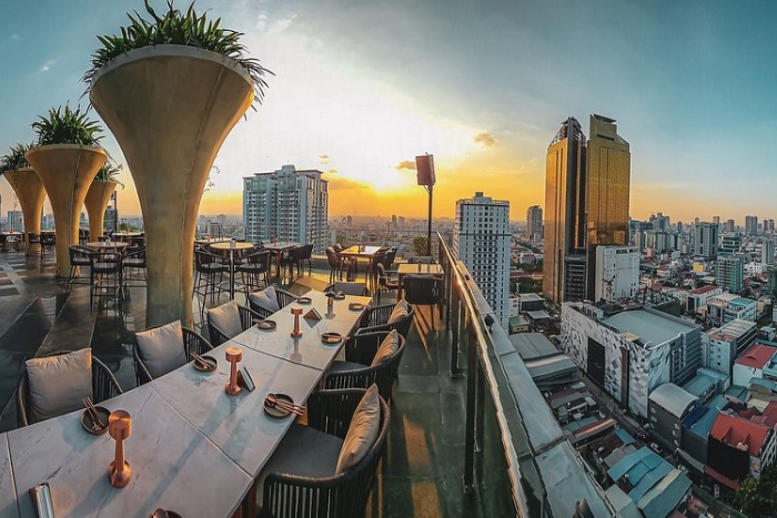 Ngồi ngắm cảnh thành phổ từ trên cao cũng là một trải nghiệm rất thú vị