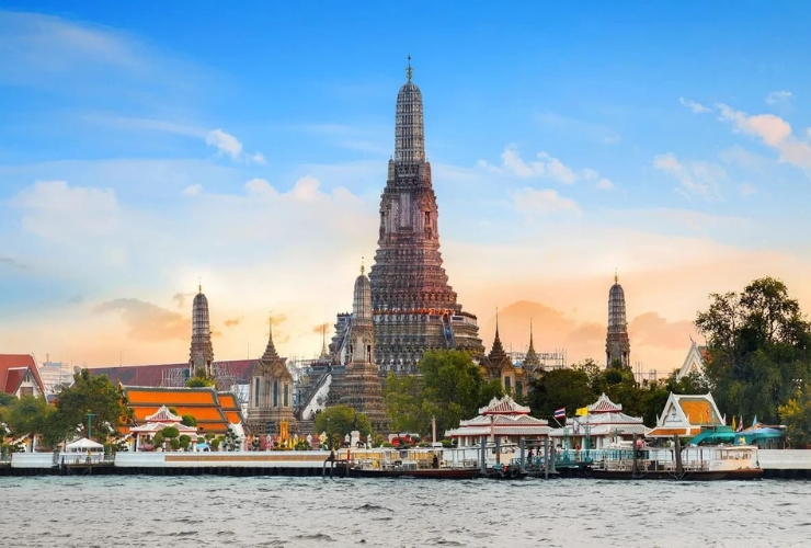 Wat Arun, ngôi chùa nổi tiếng nhìn từ góc nào cũng đẹp