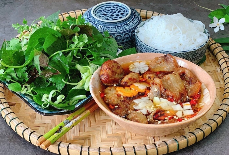 Ghé quán bún chả Hương Liên để thử ngay hương vị lừng danh mà Tổng thống Obama mê mẩn