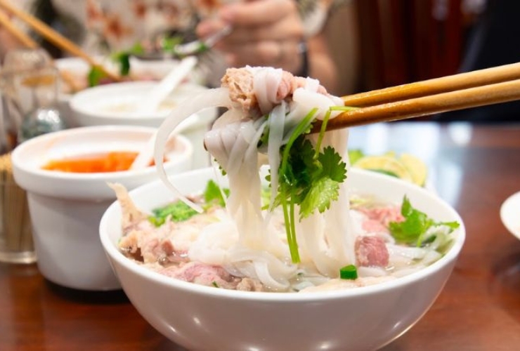 Phở 10 Lý Quốc Sư, quán phở lâu năm nằm ngay giữa trung tâm phố cổ Hà Nội