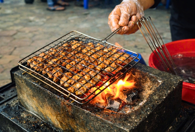 Thịt nướng than hoa - “Linh hồn” tạo nên bún chả Hà Nội chuẩn vị