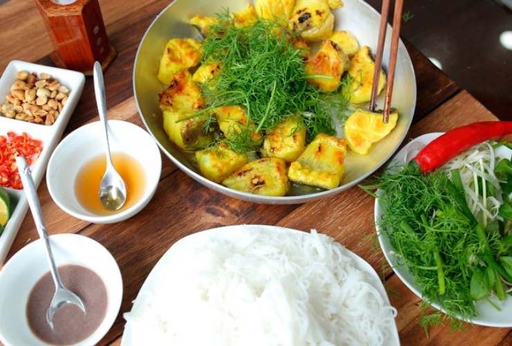 Chả cá Hà Thành, một nhà hàng chả cá với menu đa dạng được đánh giá cao