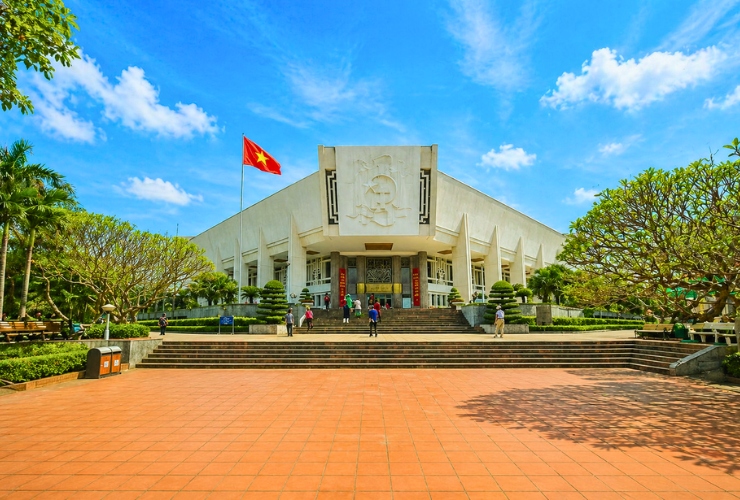 Khám phá Bảo tàng Hồ Chí Minh gần Chùa Một Cột