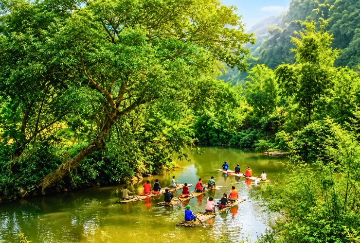 Mai Châu có gì chơi ? Trải nghiệm bè tre trên suối Xia ở Mai Hịch