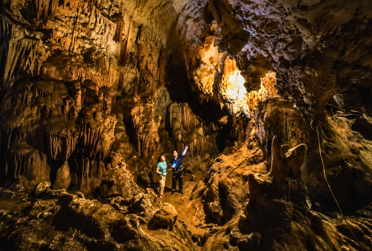 Vẻ đẹp kỳ vĩ của hang Mỏ Luông