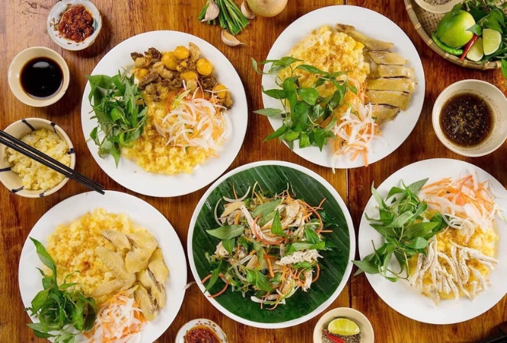Cơm gà – Một trong những đặc sản Hội An không thể bỏ lỡ