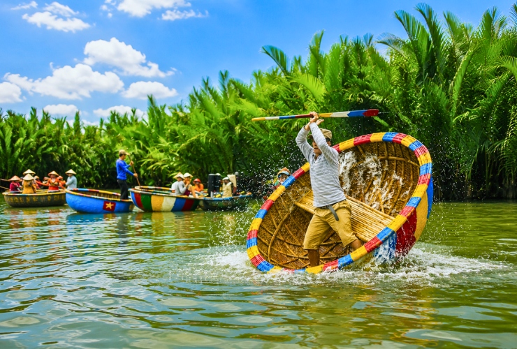 Khám phá màn biểu diễn thuyền thúng dân gian ở Cẩm Thanh