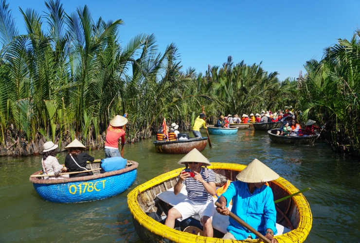 Trải nghiệm độc đáo khi đi thuyền thúng dừa giữa rừng dừa Bảy Mẫu