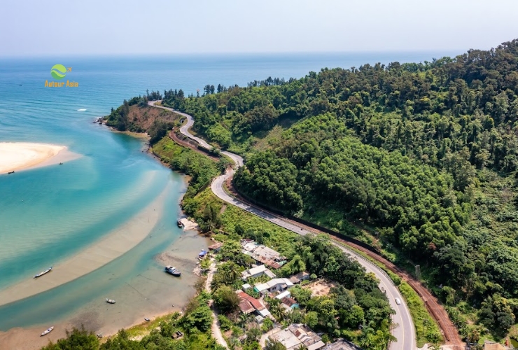 Toàn cảnh thiên nhiên bãi biển Lăng Cô