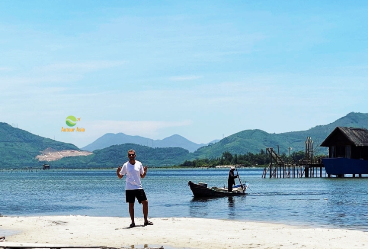 Sự hòa quyện tự nhiên của Lăng Cô – một trong những bãi biển đẹp nhất thế giới