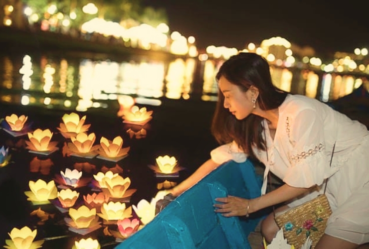 Sông Hương rực sáng – Nghi lễ thả đèn và phút giây an yên ở Huế