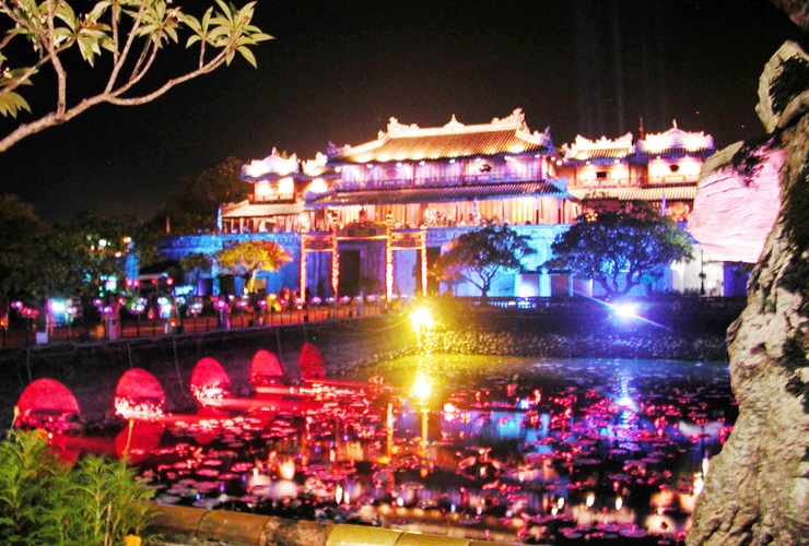 Huế về đêm – Vẻ đẹp và cảm xúc bên dòng sông Hương