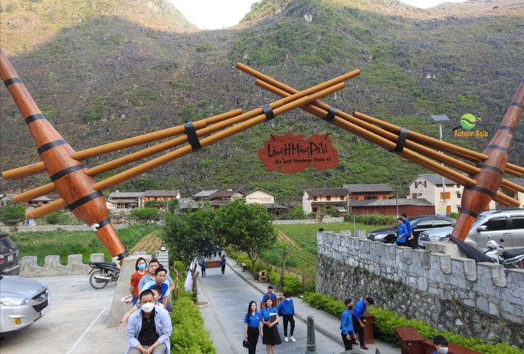 Tản bộ văn hóa tại làng dân tộc Mèo Vạc – Vẻ đẹp vùng núi Bắc Việt Nam