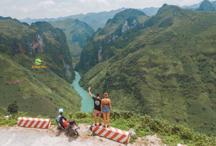 Tầm nhìn ngoạn mục từ đèo Mã Pí Lèng và sông Nho Quế