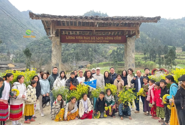 Gặp gỡ đồng bào dân tộc Hà Giang và khám phá bản làng truyền thống