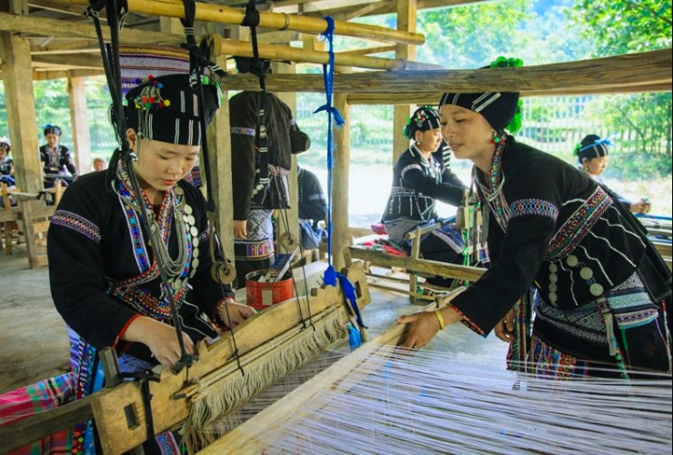 Trải nghiệm nghề dệt truyền thống ở Lai Châu