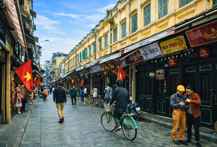 Hòa mình vào nhịp sống đường phố Hà Nội