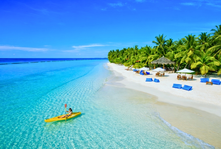 Thả mình trên làn nước trong xanh của Phú Quốc