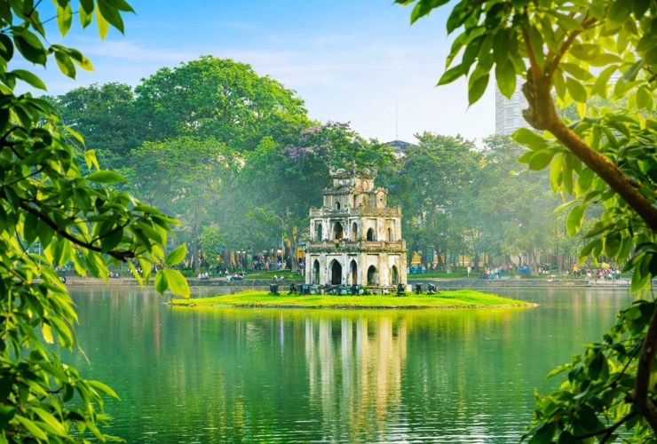 Buổi sáng yên bình bên Hồ Hoàn Kiếm, Hà Nội