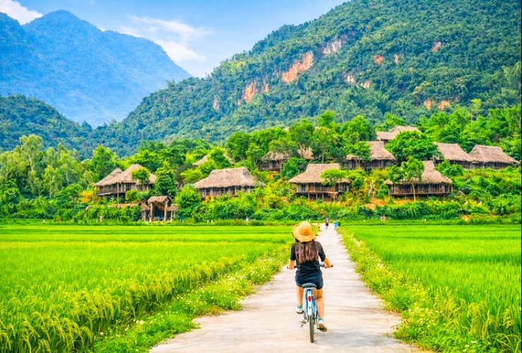 Đạp xe qua các bản làng người Thái Trắng ở Mai Châu