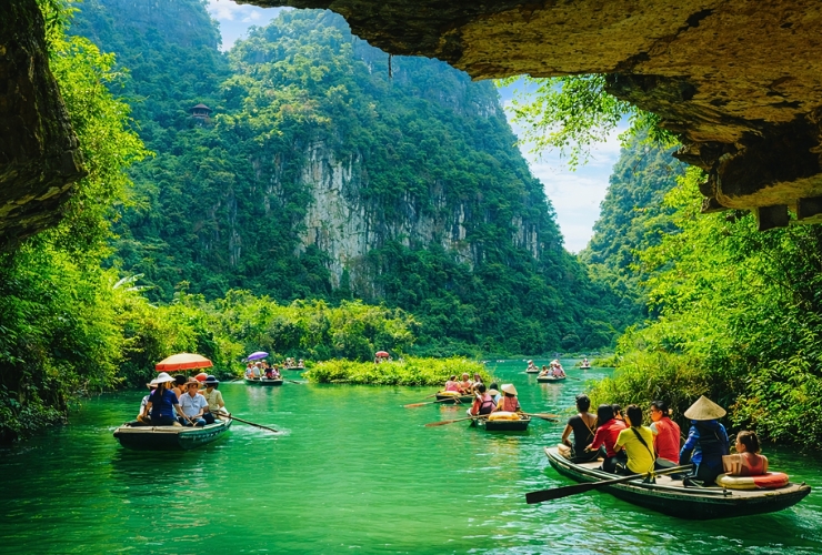 Nên làm gì ở Việt Nam trong 15 ngày ? Lướt thuyền nan giữa các hang động Tràng An