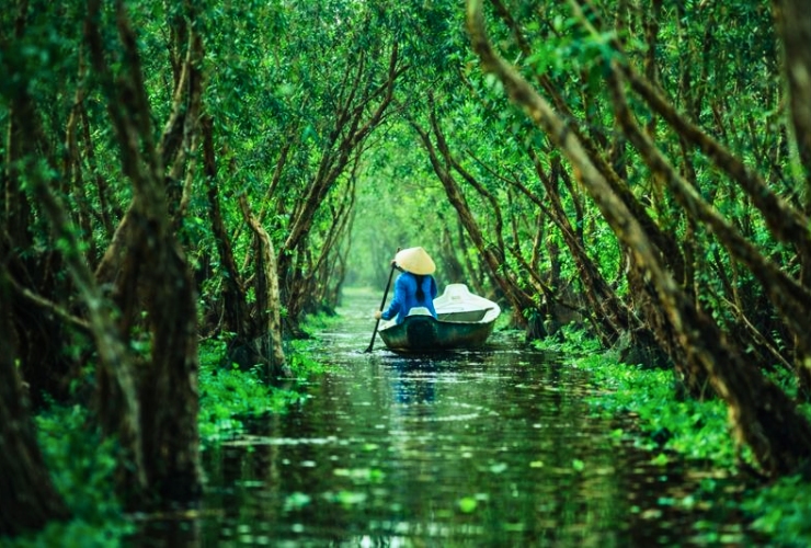 Việt Nam dưới cơn mưa - Một cách đi du lịch rất khác