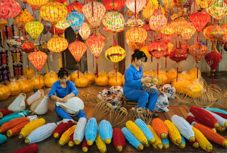 Làm đèn lồng tại Hội An - Trải nghiệm thủ công giữa ngày mưa