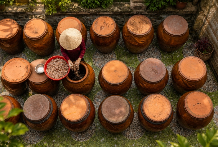 Khám phá nghề làm nước mắm truyền thống Nam Ô