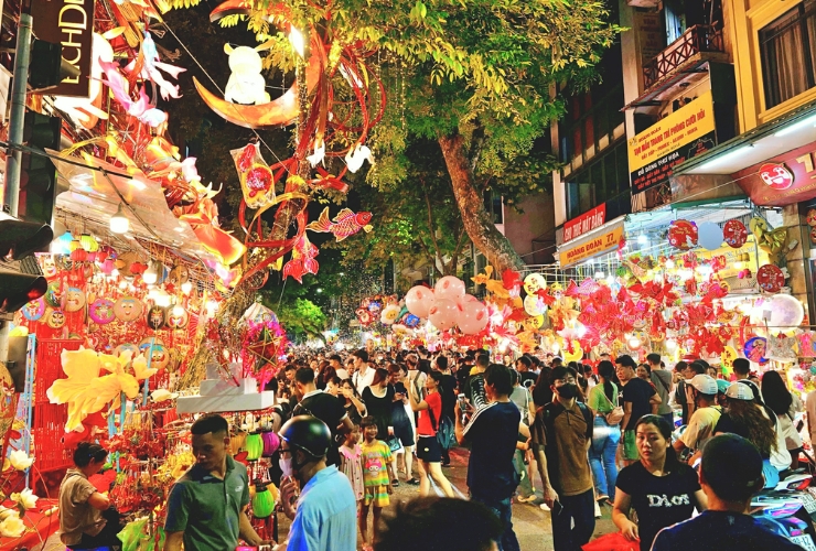 Cảm nhận thành phố theo một cách khác, dưới ánh sáng của đèn lồng