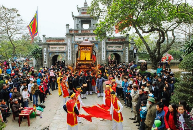 Sự tham gia đông đảo và tinh thần lễ hội sôi nổi trong các lễ hội truyền thống