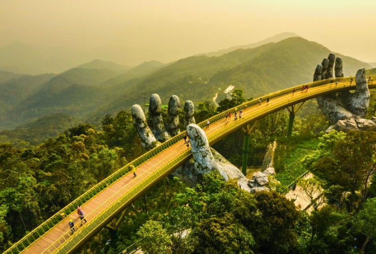 Trải nghiệm Bà Nà Hills giữa mây trời và núi non