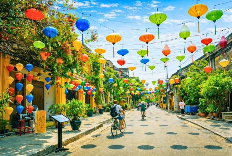 Dạo bước phố cổ Hội An, nơi lưu giữ nhịp sống chậm và sắc màu đèn lồng