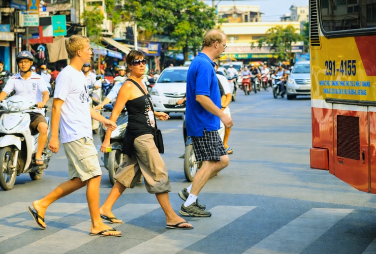 Cách sang đường an toàn khi đi du lịch