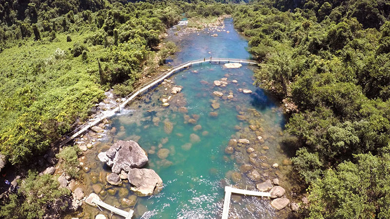 Suối nước Moọc Quảng Bình - Viên ngọc ẩn mình giữa núi rừng