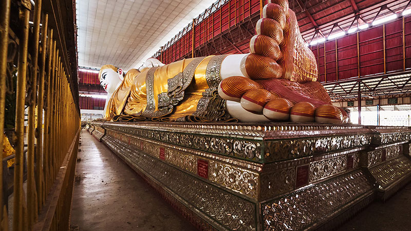 Tượng Phật nằm dài gần 66m, cao 30m bên trong chùa Chauk Htat Gyi