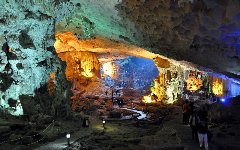 Hang Sửng Sốt - Một trong những hang động đẹp nhất ở Vịnh Hạ Long