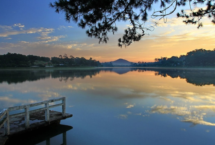 Bắt đầu hành trình 24h Đà Lạt của bạn bằng một chuyến dạo chơi quanh hồ Xuân Hương