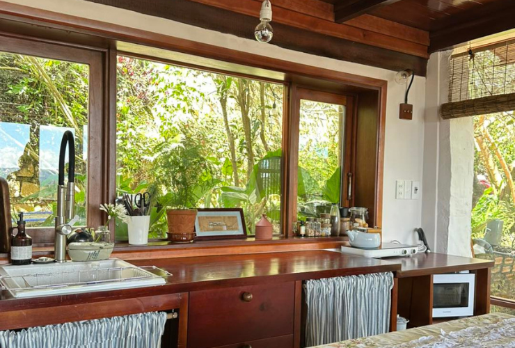 Căn bếp nhỏ xinh với chiếc view cực chill của Jang&Min homestay