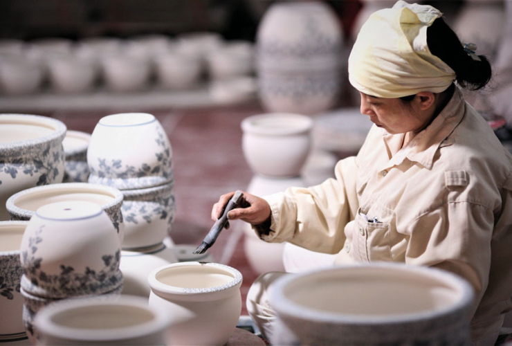 Làng gốm Bát Tràng là cái nôi của những sản phẩm gốm chất lượng cao, được ưa chuộng không chỉ tại Việt Nam mà cả thị trường quốc tế