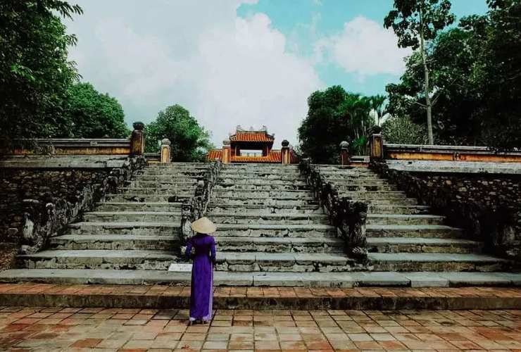 Khám phá lăng Gia Long – viên ngọc ẩn mình giữa núi rừng Huế