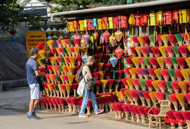 Trải nghiệm làm hương tại làng Thủy Xuân