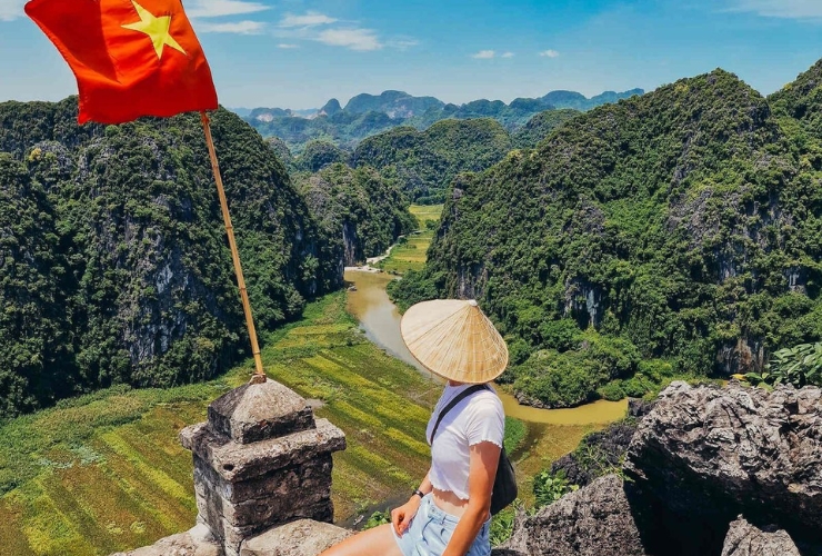 Toàn cảnh từ Hang Múa – Điểm ngắm đẹp nhất Ninh Bình