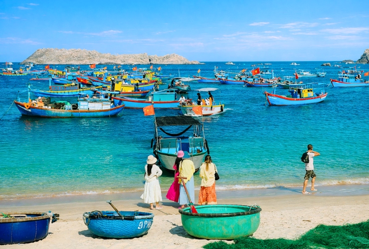 Những khoảnh khắc đời sống thường ngày tại làng chài Nhơn Hải