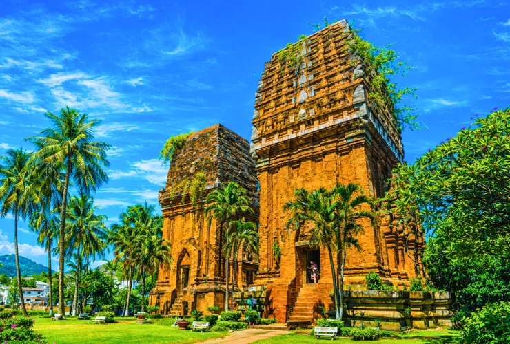 Tháp Đôi Quy Nhơn - Công trình kiến trúc độc đáo không nên bỏ lỡ