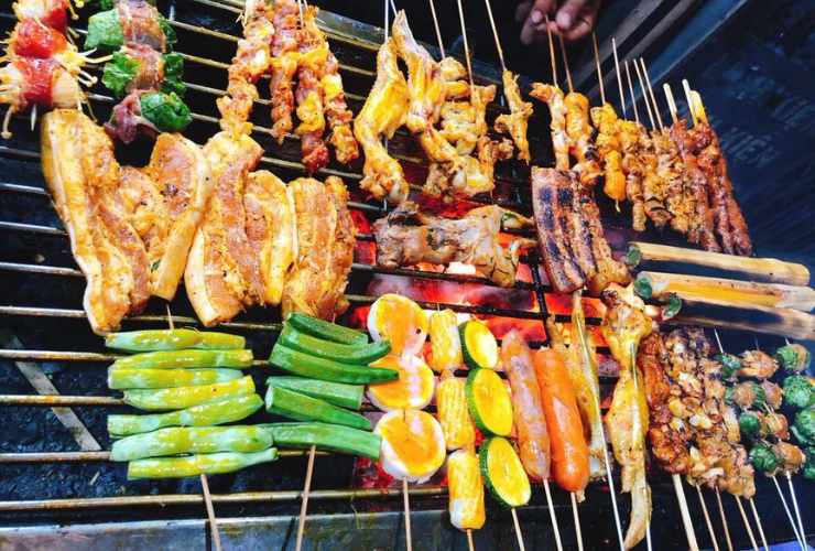 Đừng quên ghé qua một quán nướng trên đường phố trong chuyến du lịch Sapa của bạn